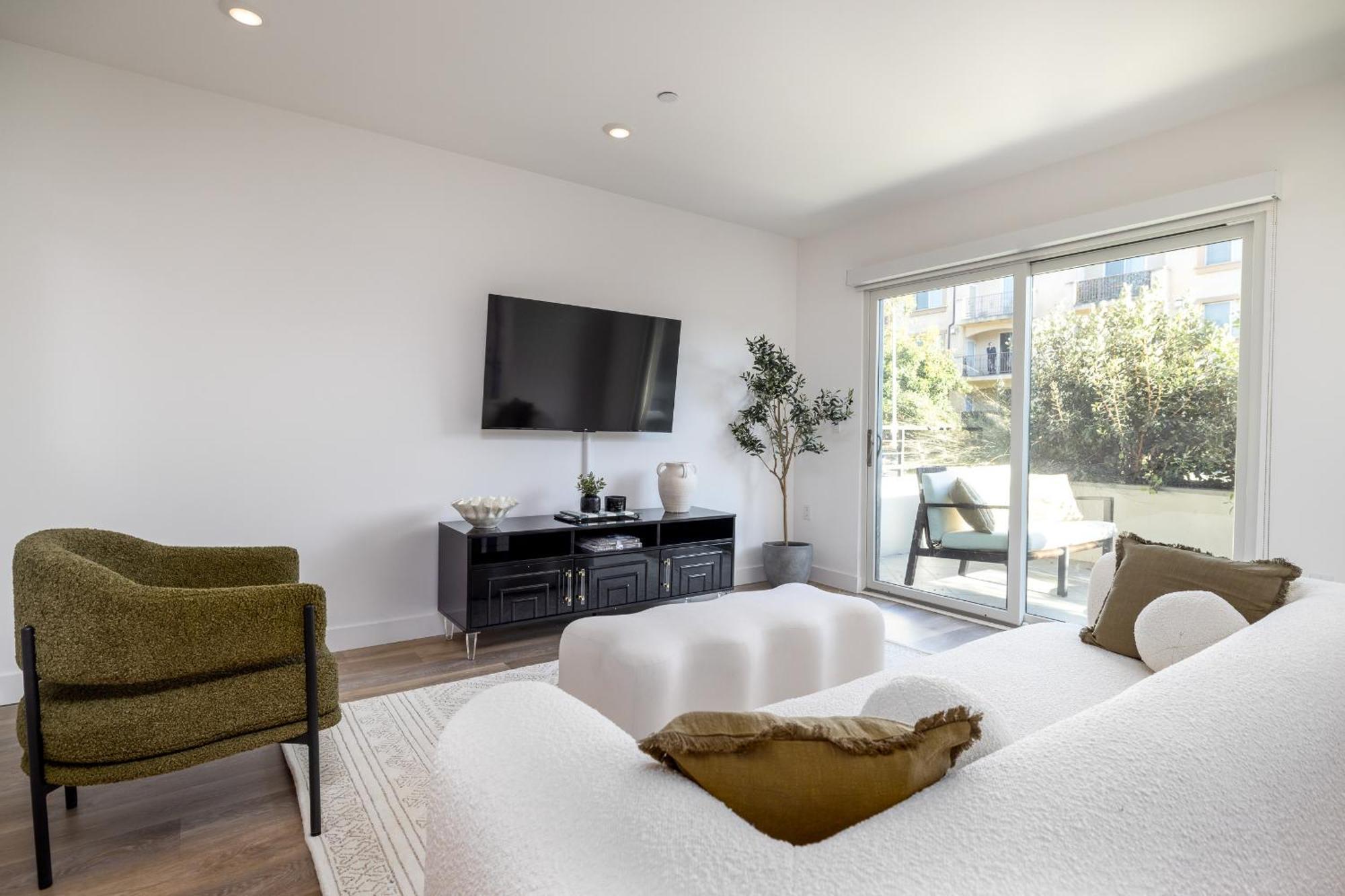 Larchmont Village Luxury Living Appartamento
