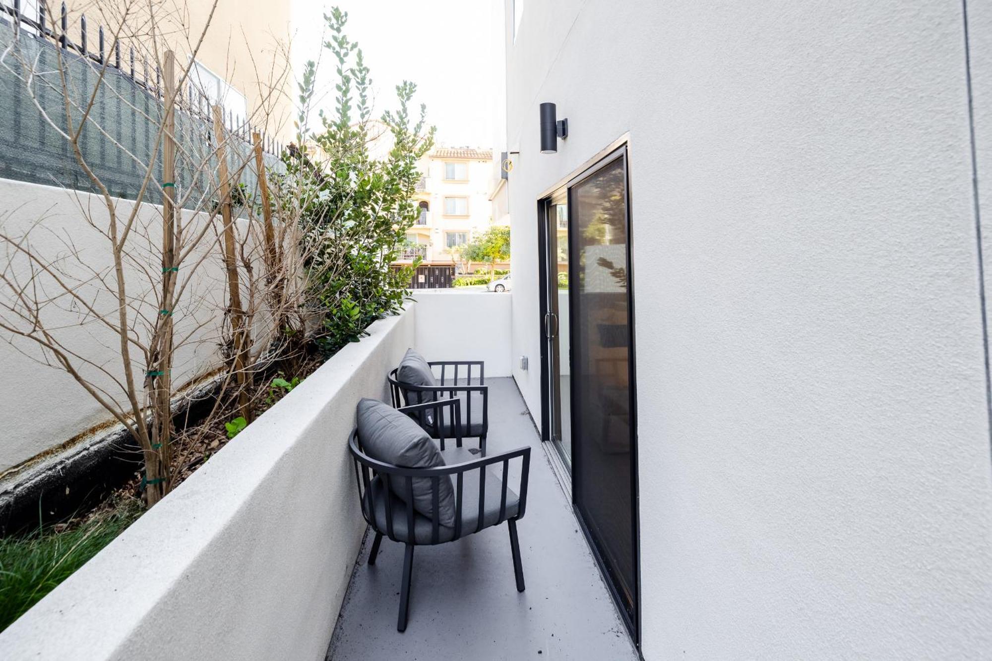 Larchmont Village Luxury Living